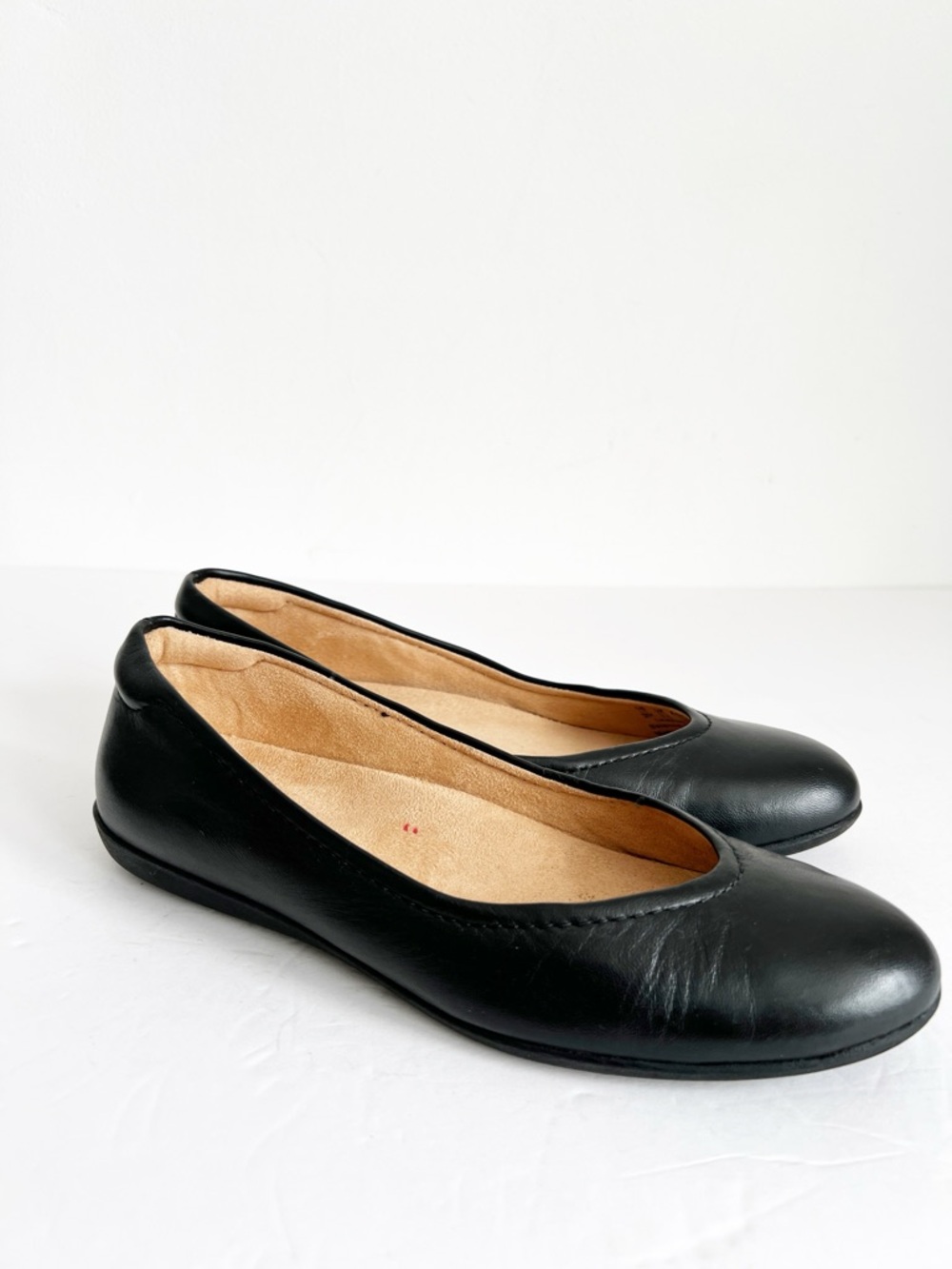 SZ 8 Naturalizer Classic Black Leather Ballet Flats - Women's Comfort Slip-Ons
